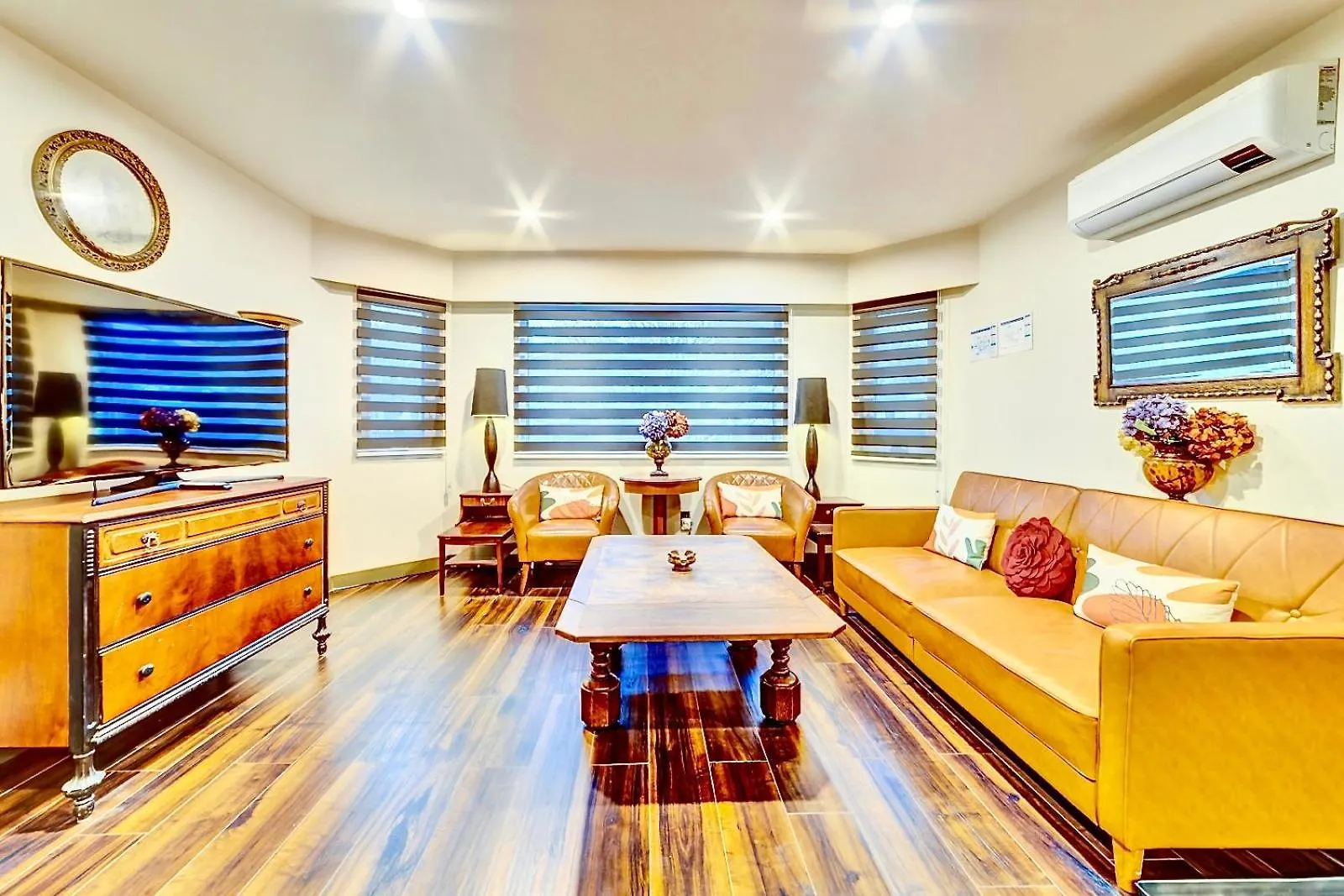 Neocolonial Nouveau Kensington Vacation Home Vancouver Guest house