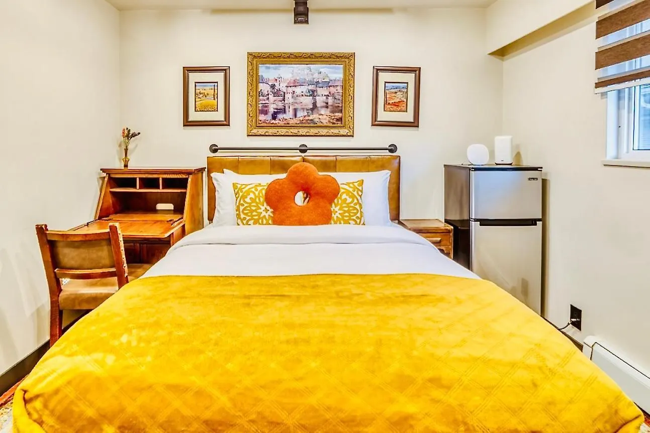Guest house Neocolonial Nouveau Kensington Vacation Home Vancouver