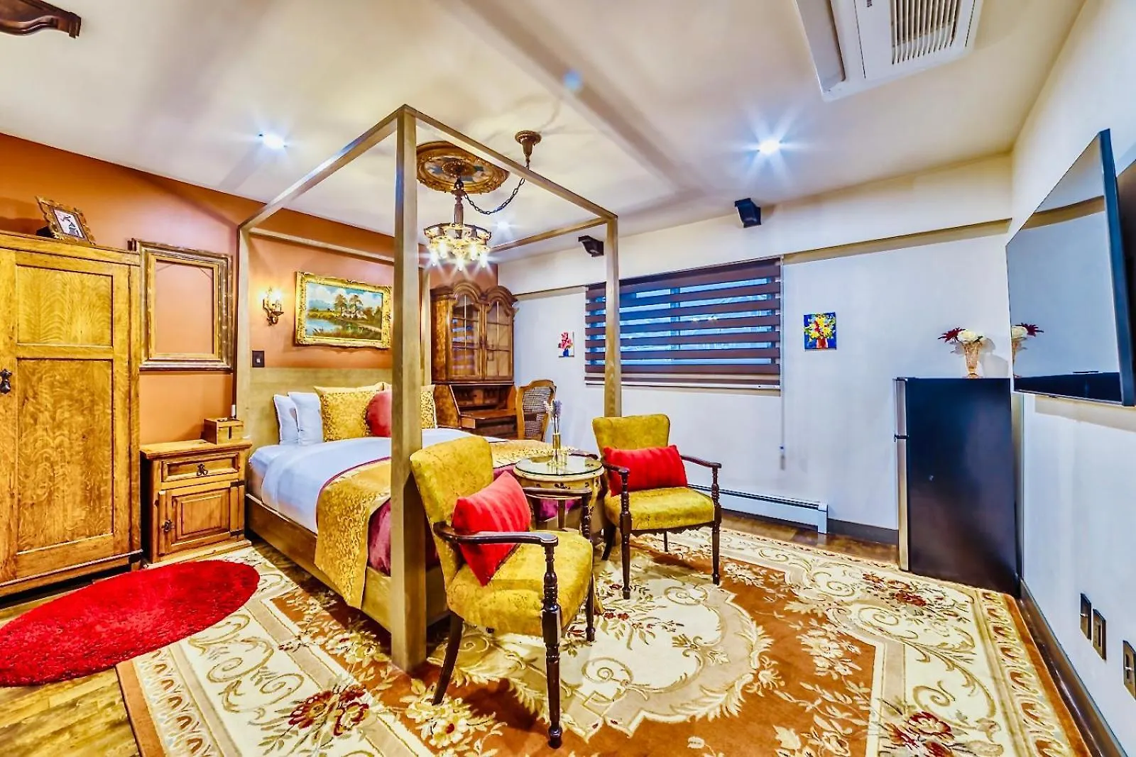 Guest house Neocolonial Nouveau Kensington Vacation Home Vancouver Canada