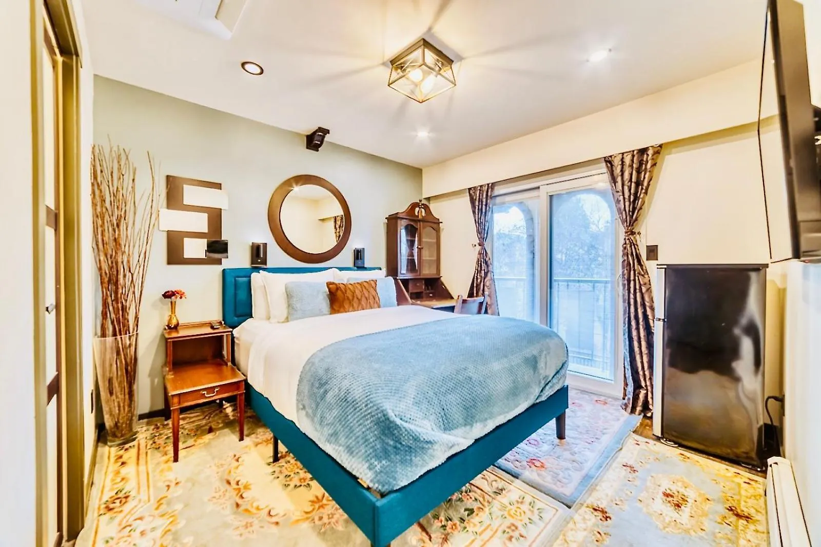 Neocolonial Nouveau Kensington Vacation Home Vancouver Guest house