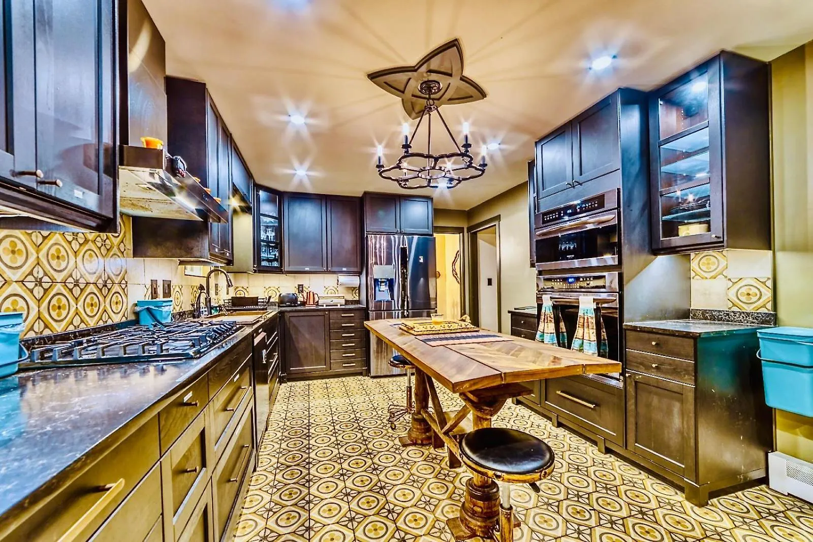 Neocolonial Nouveau Kensington Vacation Home Vancouver Guest house